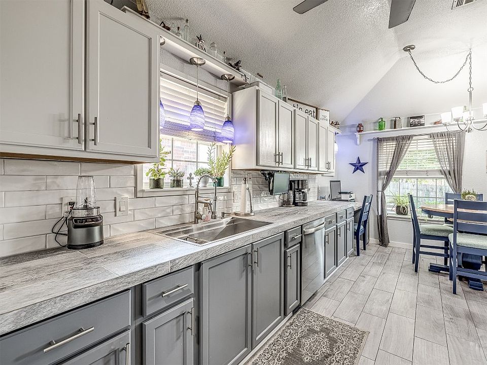 520 SW 38th Ter, Moore, OK 73160 Zillow