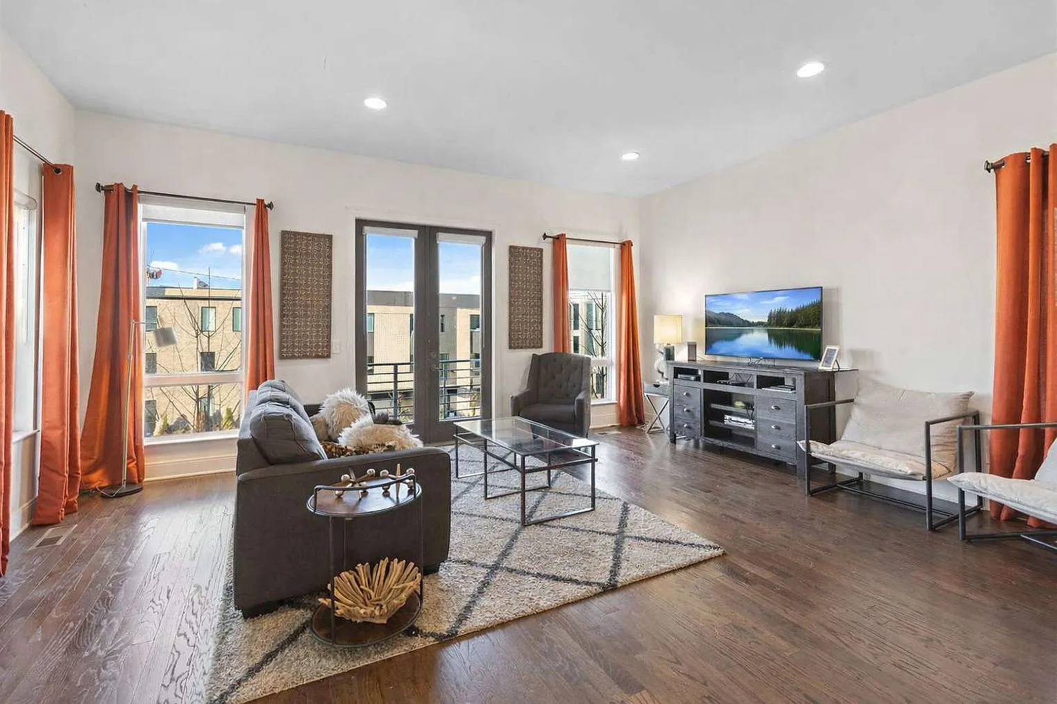 4 bed, 3.0 bath, 1776 sqft, $7,874 — Photo 1