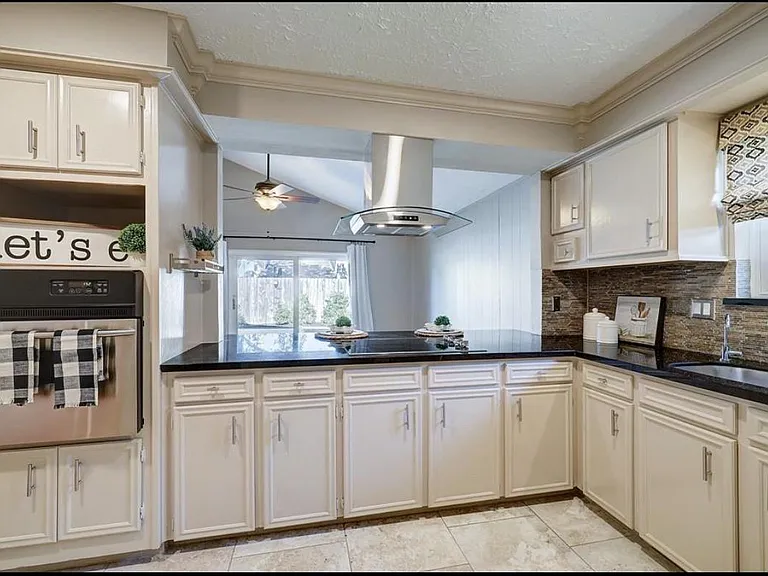 3023 Sam Houston Dr — Photo 12