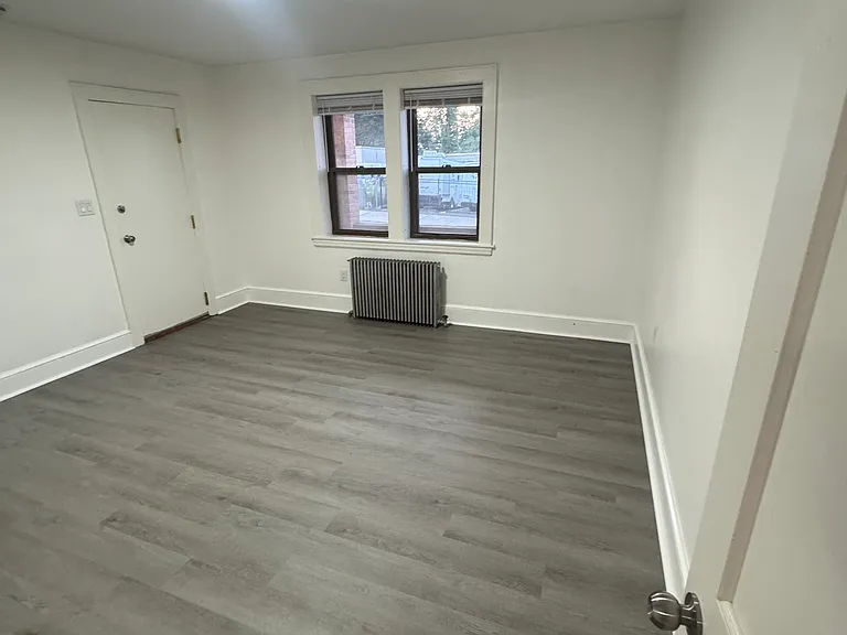 35 Rapallo Ave #3E — Photo 5