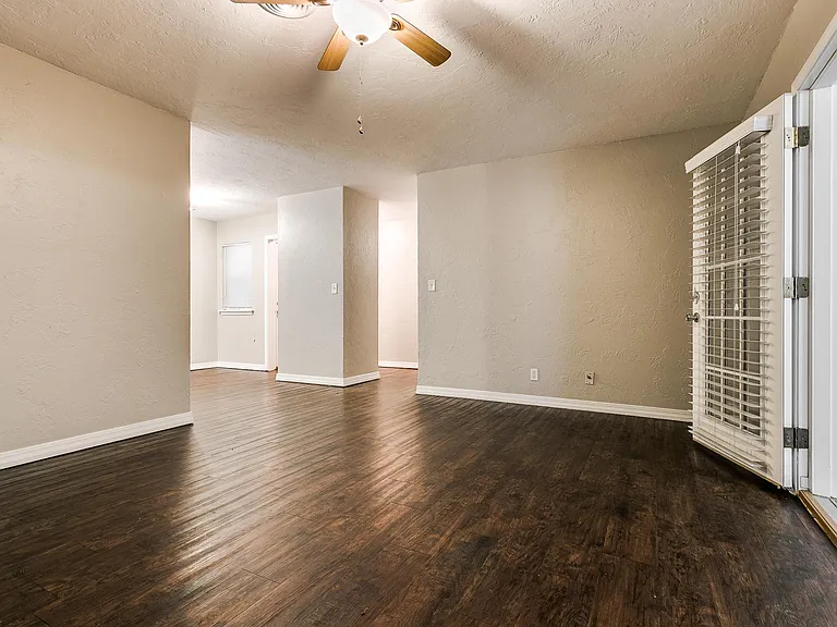316 Rosewood Dr — Photo 4