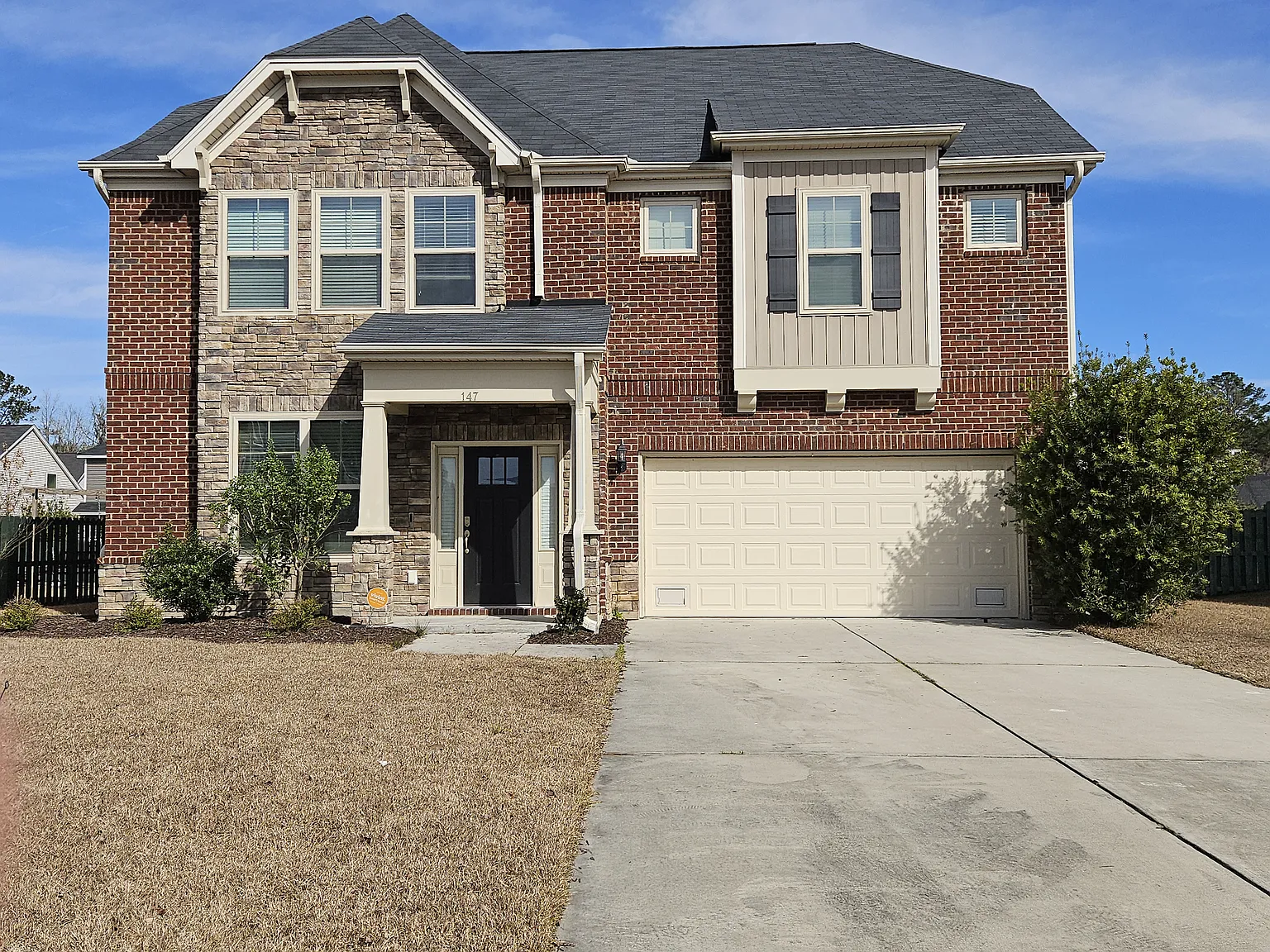 4 bed, 2.5 bath, 2620 sqft, $3,000 — Photo 1