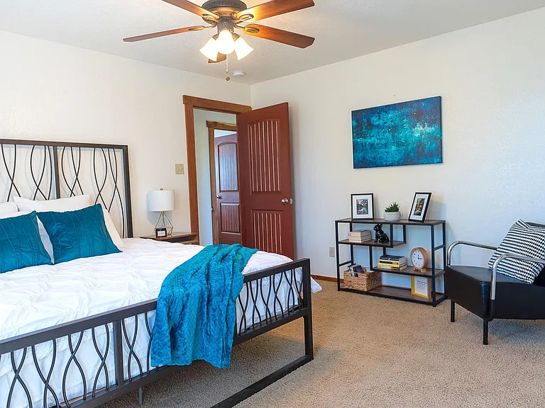 1381 Greenbriar Dr — Photo 19