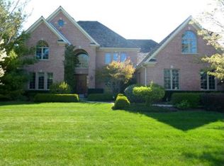 424 Farrington Dr, Lincolnshire, IL 60069