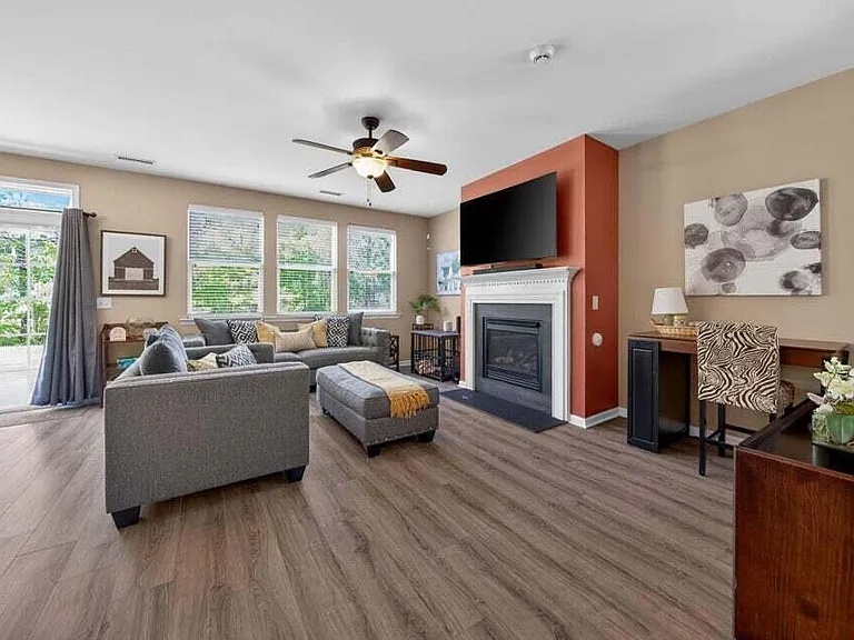 253 Milpass Dr — Photo 3
