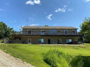 1614 Village Creek Dr, Lansing, IA 52151