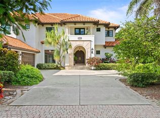 1100 Tortuga Cir NE, Saint Petersburg, FL 33702