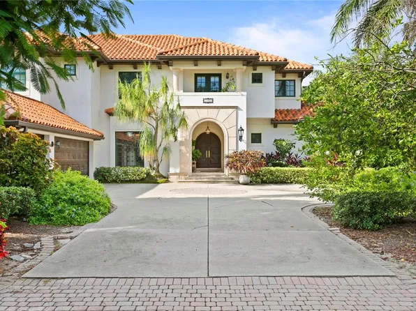 1100 Tortuga Cir NE, Saint Petersburg, FL 33702