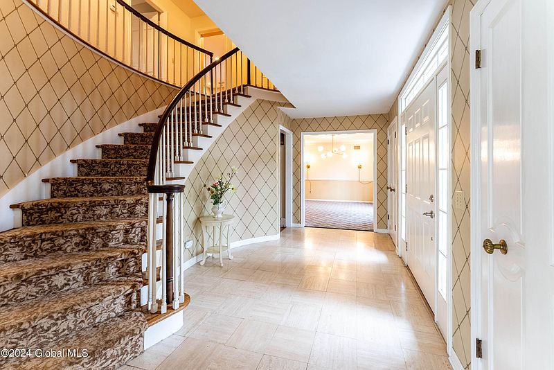 3rd image of 40 Folmsbee Drive
