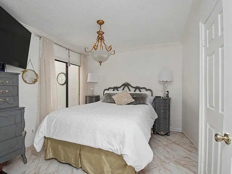 9708 Erica Ct — Photo 36