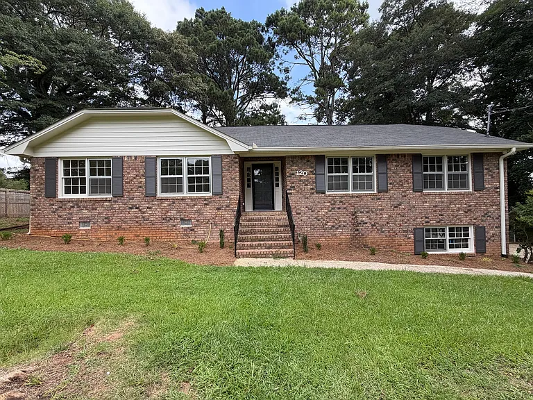 120 Kathy Ln — Photo 1