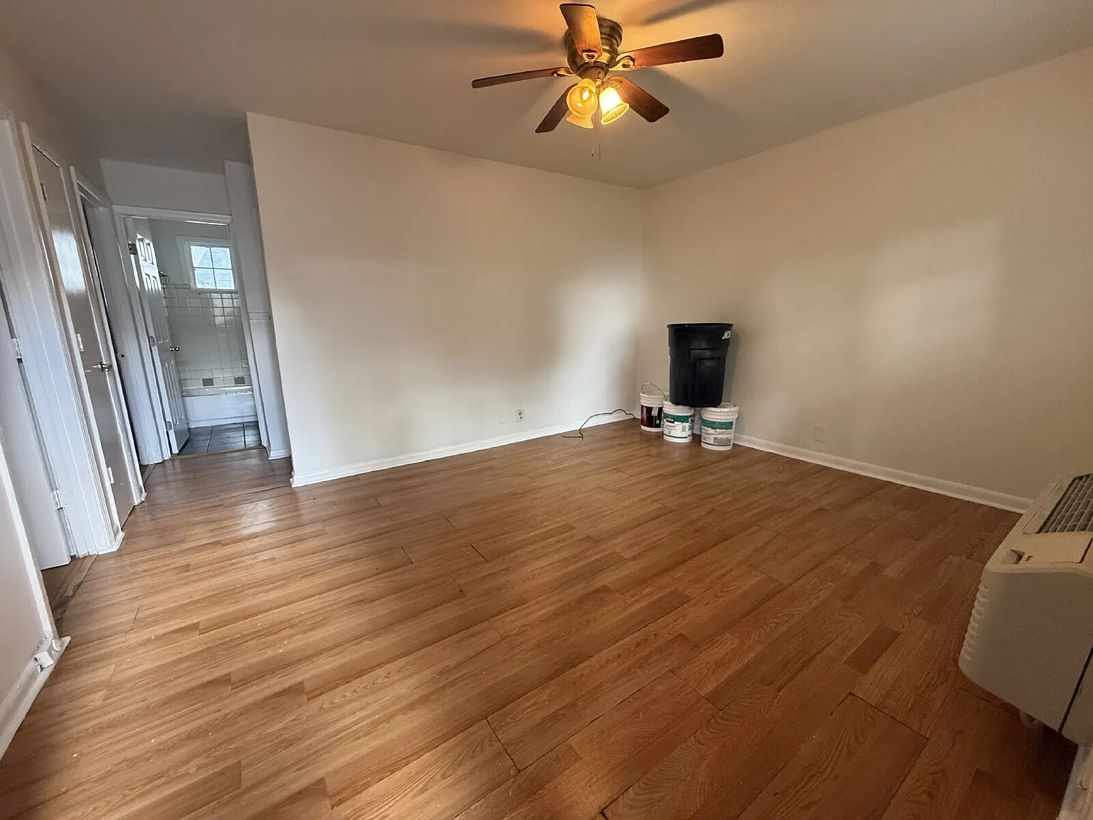2 bed, 1.0 bath, 700 sqft, $1,250 — Photo 2