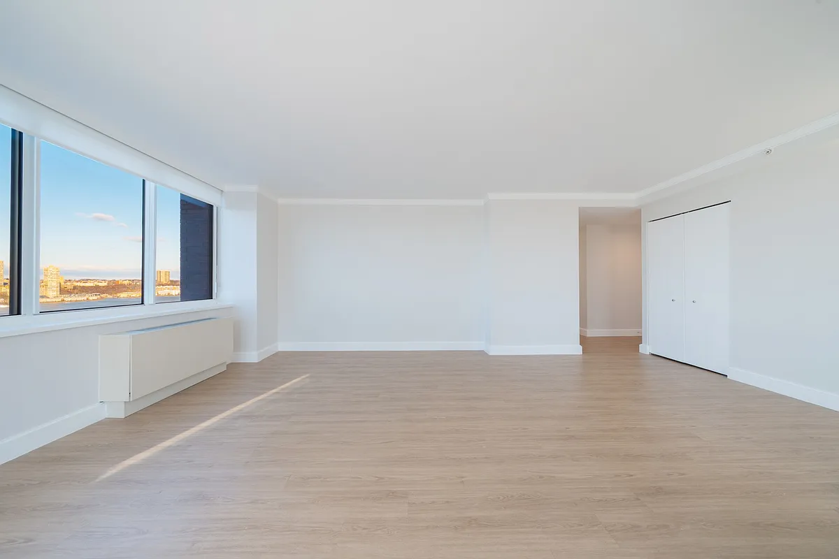 Building Photo - 140 Riverside Blvd #2303
