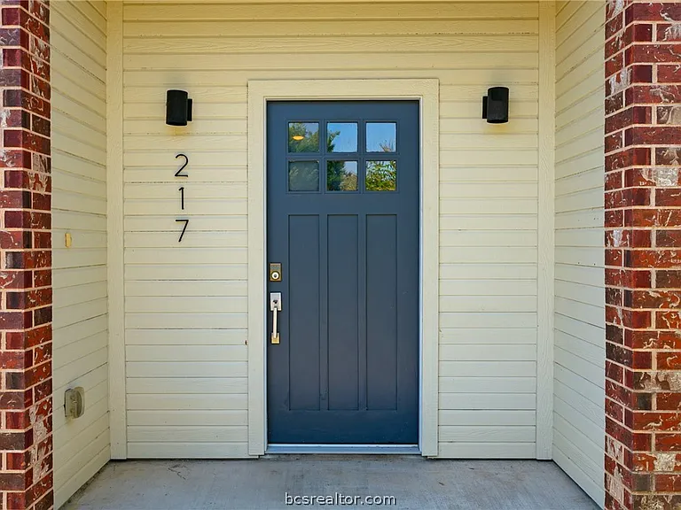 217 N Houston Ave — Photo 5