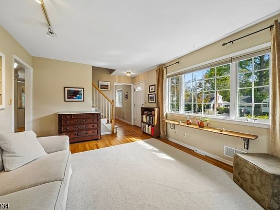 4th image of 43 Miele Pl