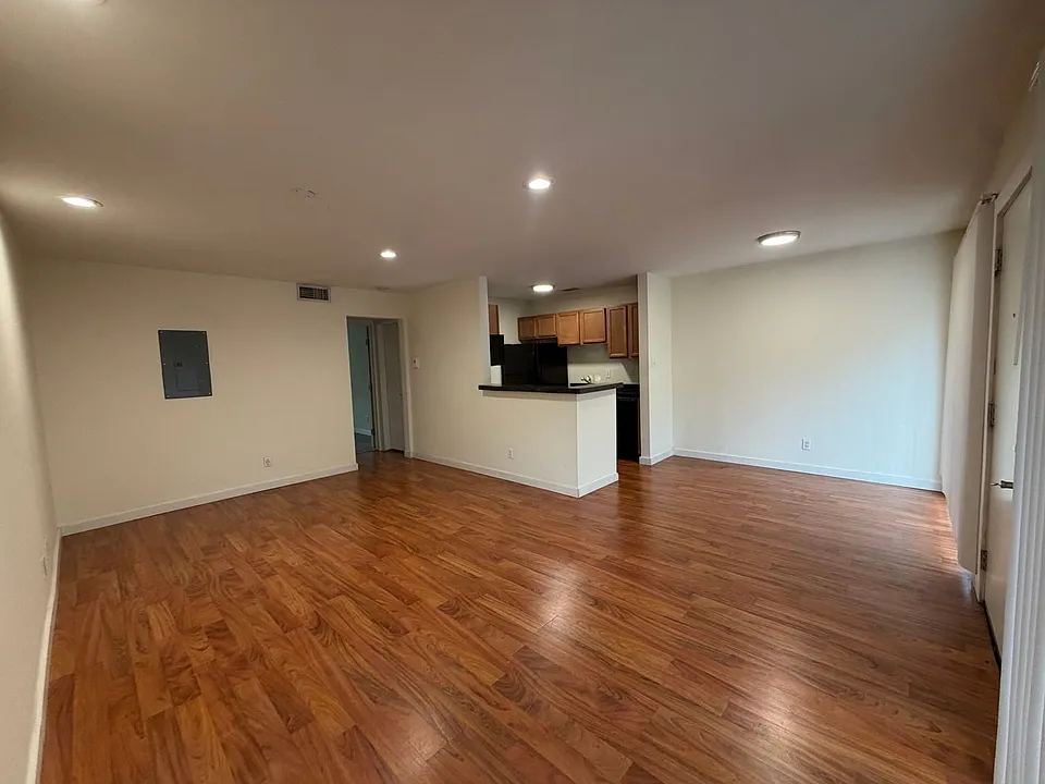 4109 Avondale Ave #209