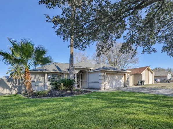 7106 Feather Creek Dr, Houston, TX 77086