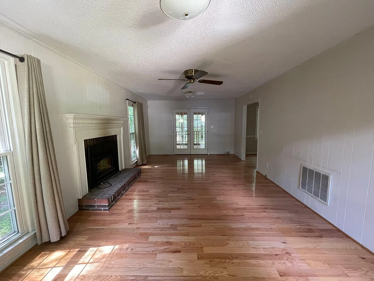 3 bed, 2.5 bath, 1821 sqft, $2,250 — Photo 2
