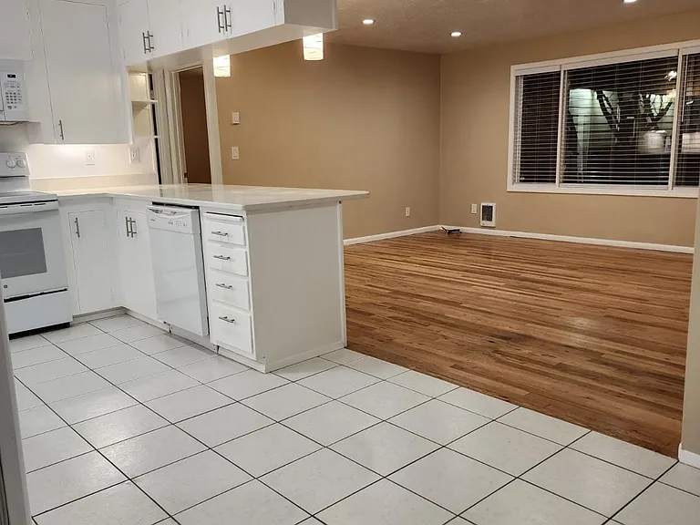 8695 SE 33rd Ave #H — Photo 9