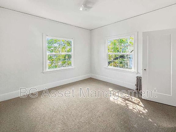 3rd image of 1000 E 33rd St Unit 301