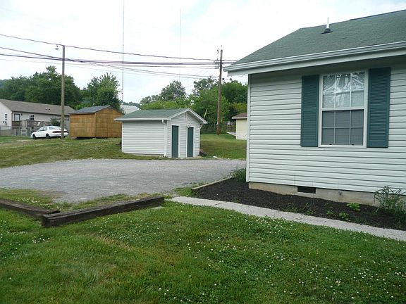 2nd image of 3006 Coram St