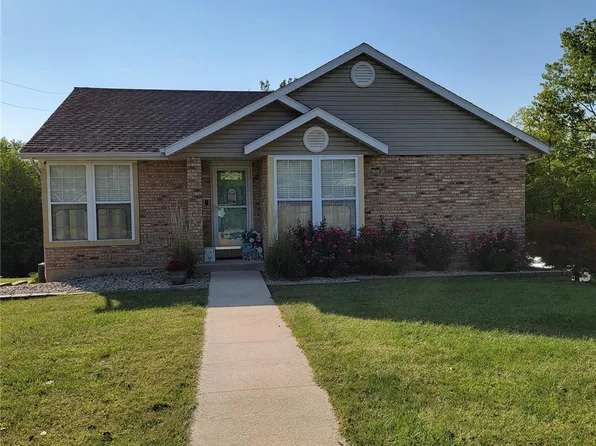 108 Carriage Rd, Hannibal, MO 63401