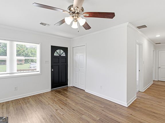 3rd image of 414 Paulding Ln