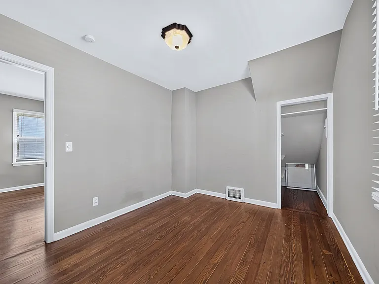 991 Humphrey Ave — Photo 13