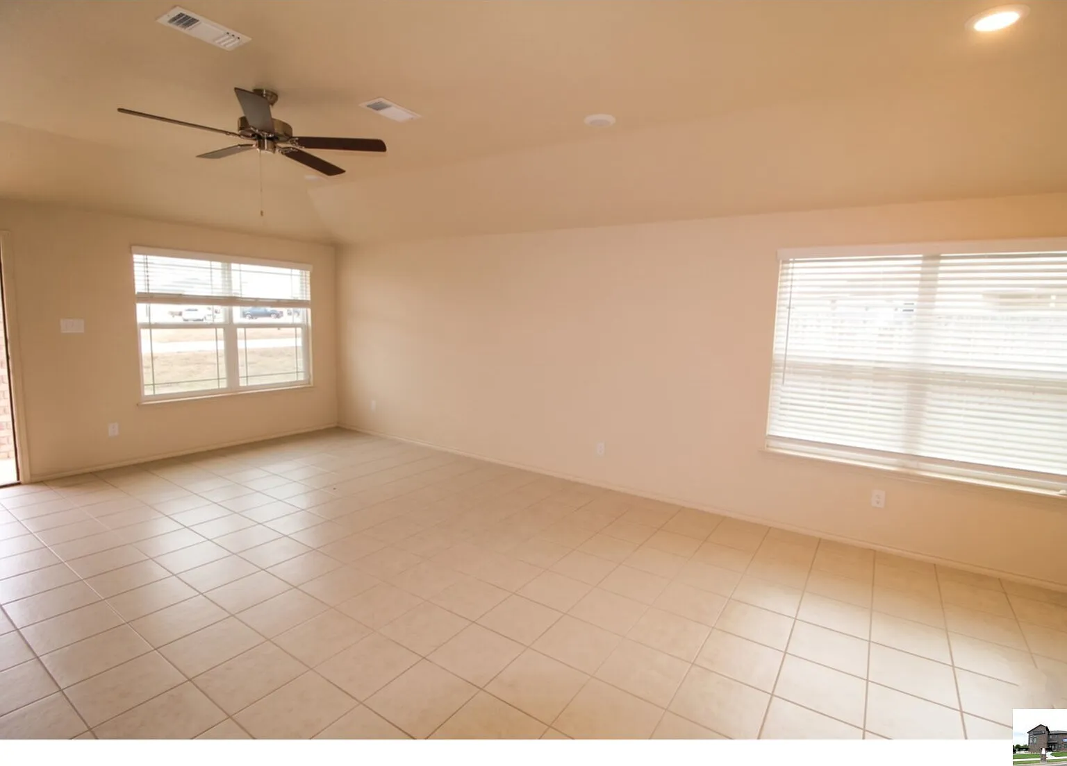 3 bed, 2.0 bath, 1250 sqft, $1,350 — Photo 3