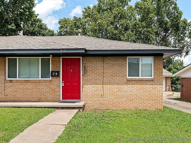 318 SE Avondale Ave — Photo 1