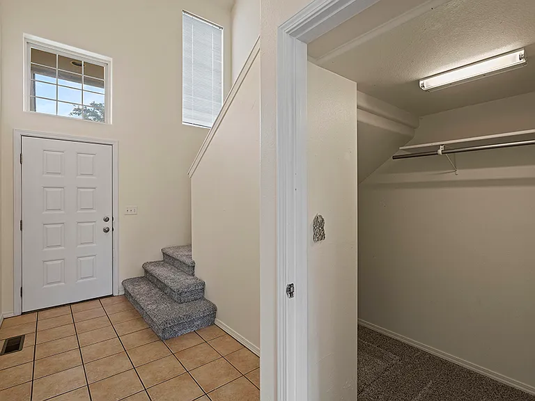 606 Valentine Dr — Photo 26