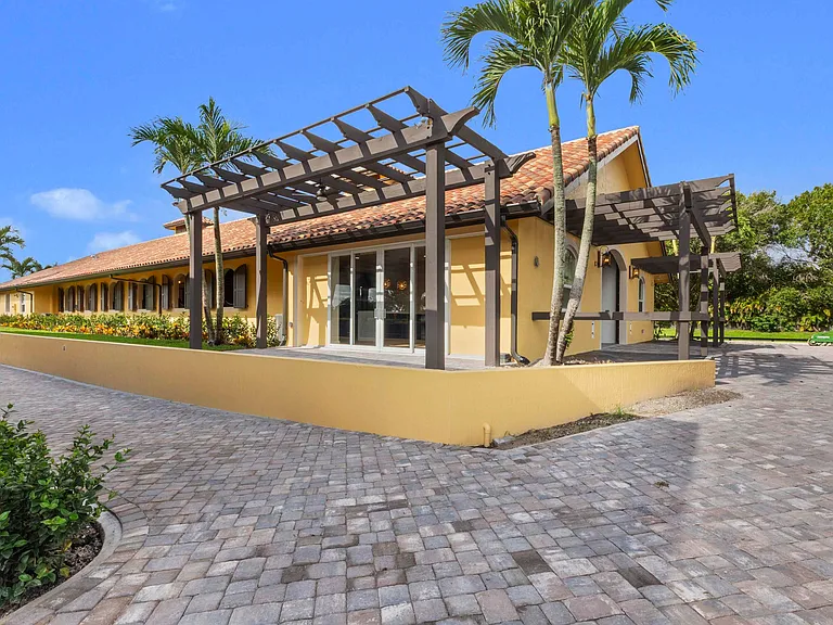 4985 Stables Way — Photo 8