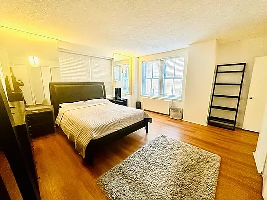 Rented by Manhattan Management Group | media 44