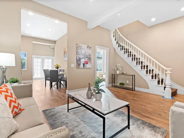 814 Henry St, Oakland, CA 94607