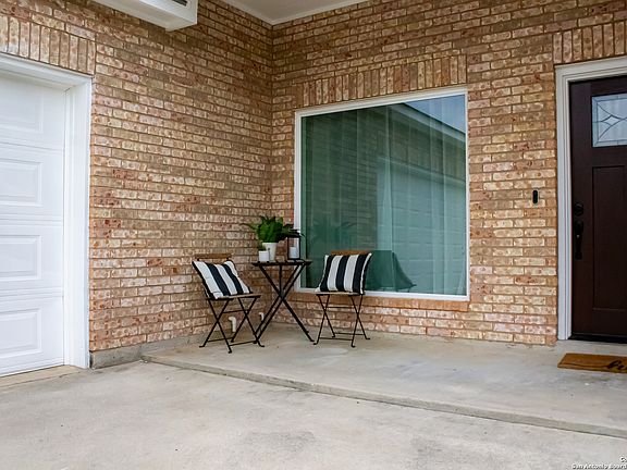5th image of 312 Crownhill Dr.