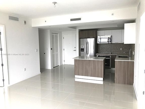 5th image of 5300 Paseo Dr #1003