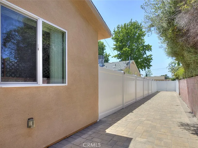 6954 Jellico Ave — Photo 11