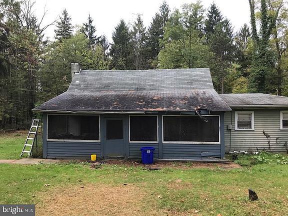 3rd image of 522 Reservoir Rd