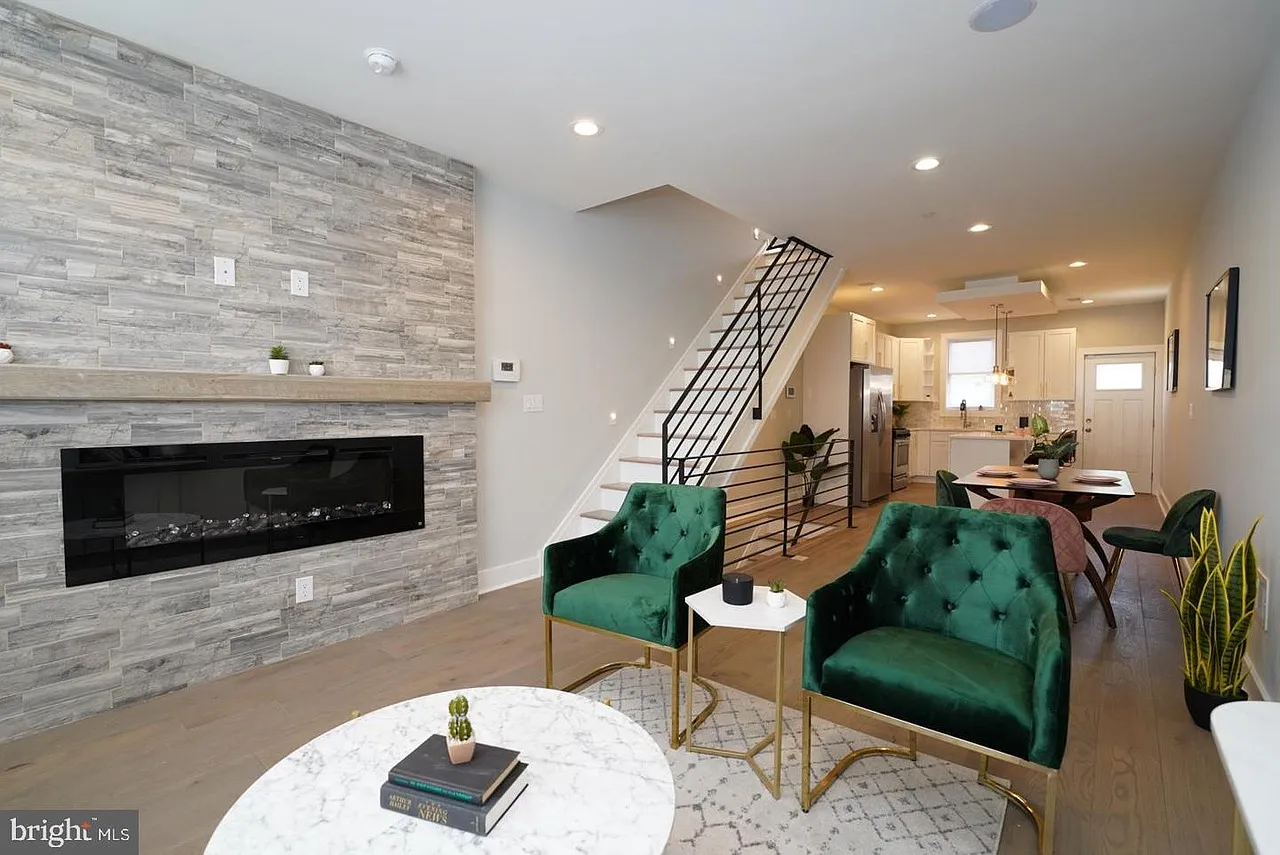3 bed, 2241 sqft, $2,800 — Photo 3