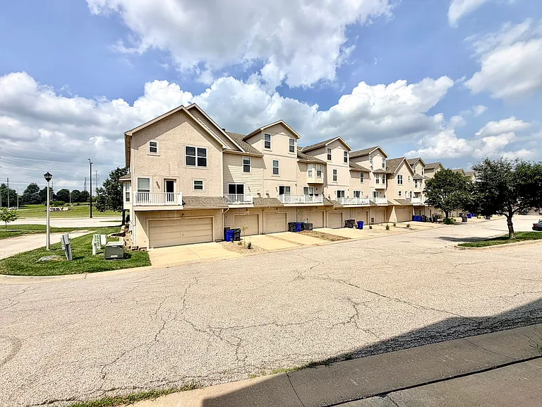 224 N Hedge Ln — Photo 31
