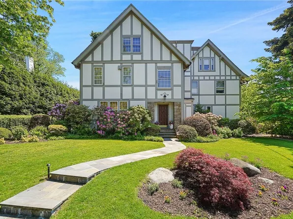 110 Tanglewylde Avenue, Bronxville, NY 10708