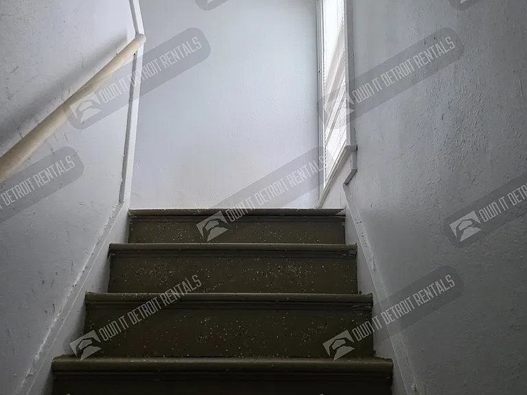 2498 Glendale St — Photo 11