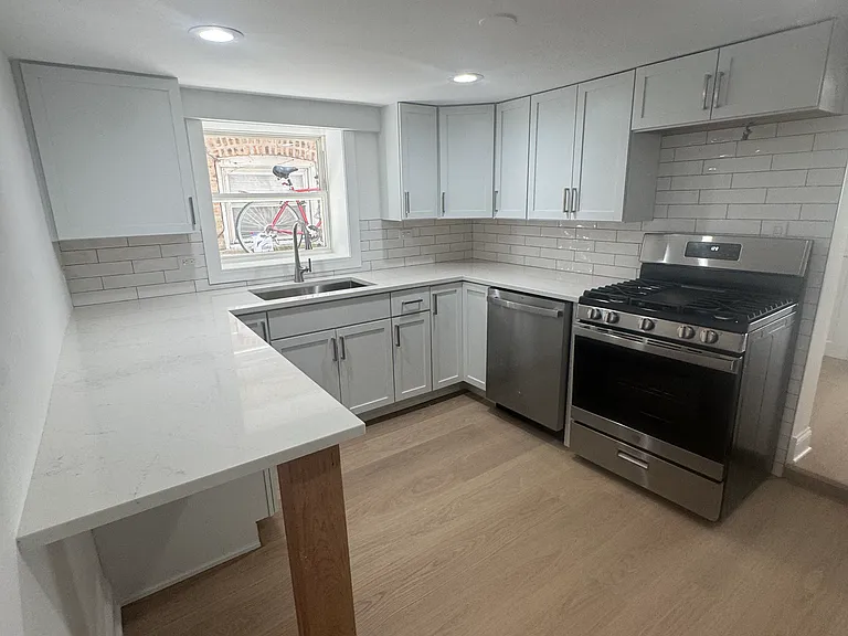 3719 N Sawyer Ave #B — Photo 2