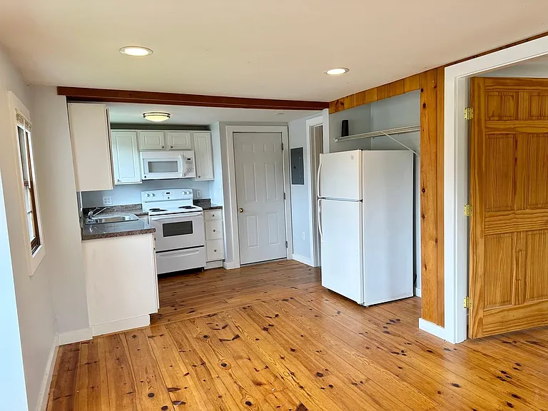 13 Southmayd Rd #2B — Photo 2