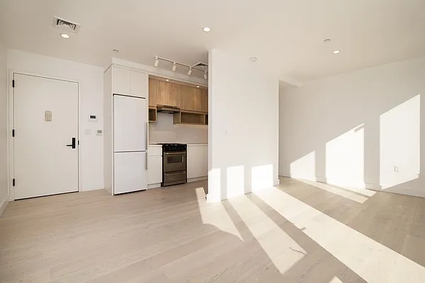 Rented by REAL New York | media 22