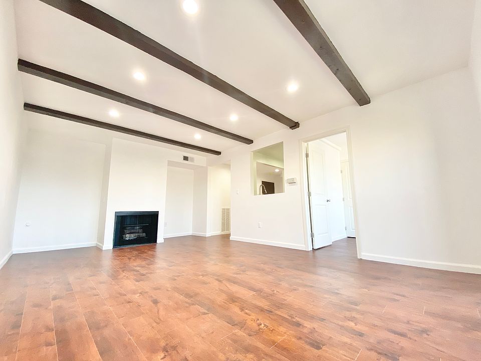 1st image of 11941 Weddington St #204
