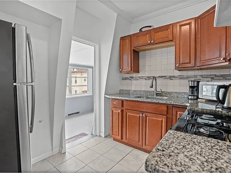 124 Sheridan Ave #2 — Photo 12