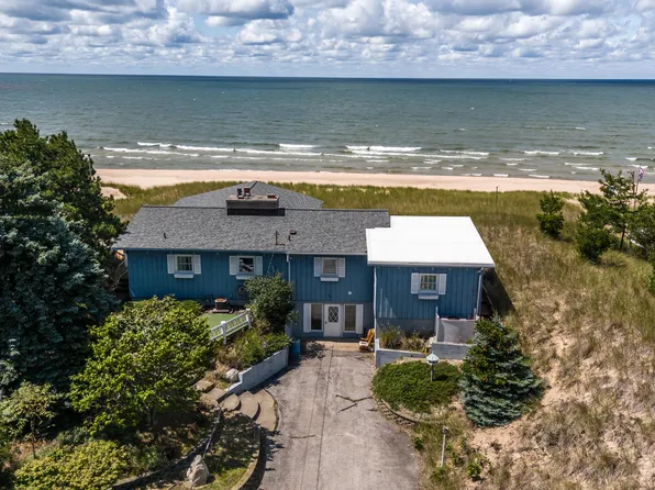 19911 N Shore Dr, Spring Lake, MI 49456