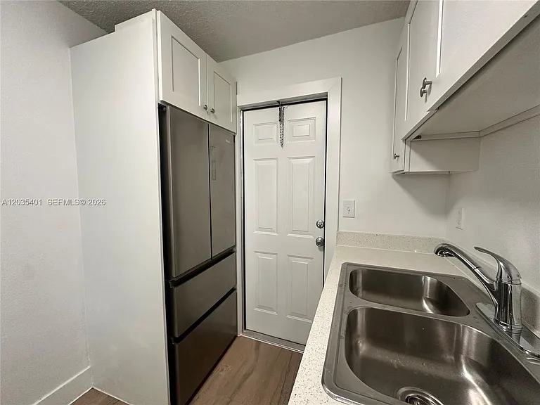 5911 NE 18th Ave #4 — Photo 6