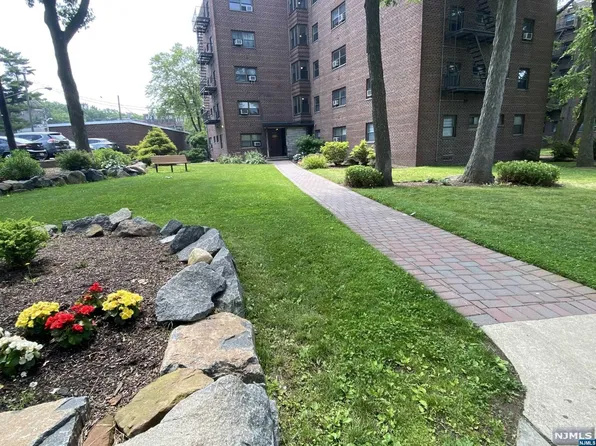3061 Edwin Ave APT 5H, Fort Lee, NJ 07024